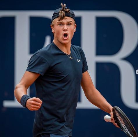 中国游泳队连拿两铜