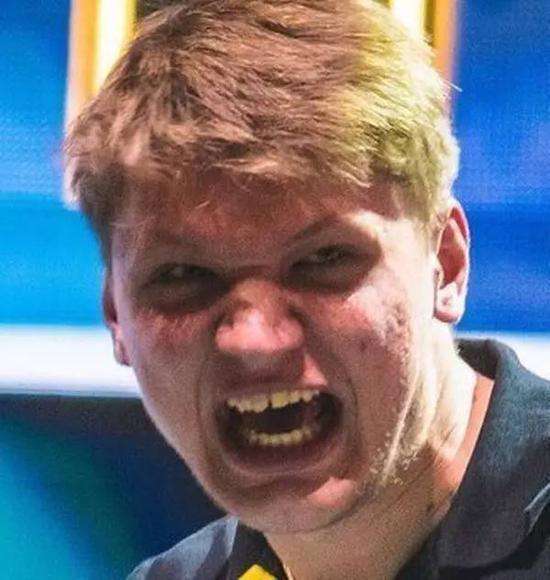 王刚从肩背 王刚从肩背